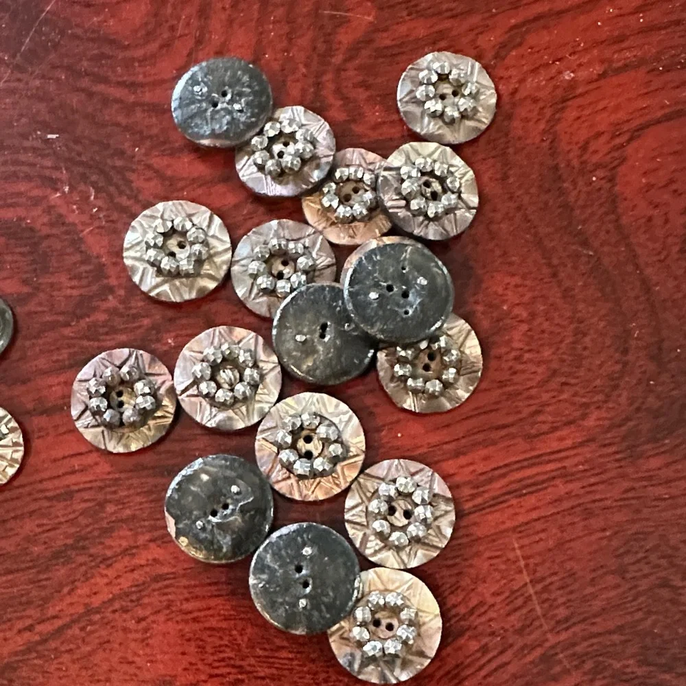 Assorted Antique Button Collection. Bundle for @wsg1 - Picture 5 of 5